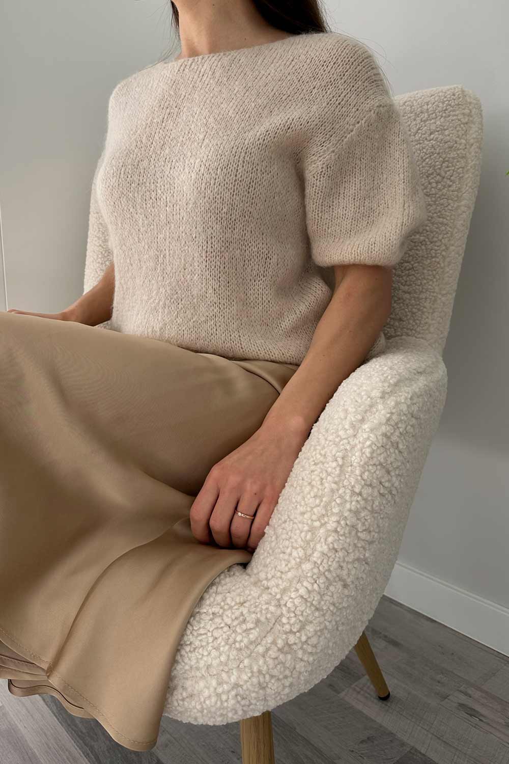 Joleen smėlio spalvos pūkuotas megztinis